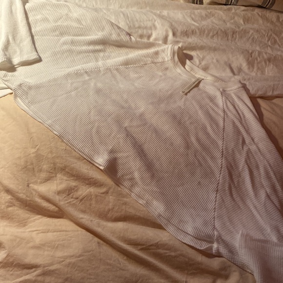 Aritzia thermal crop top - Picture 3 of 4